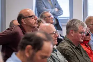 Der Referent hatte die volle Aufmerksamkeit des Publikums.