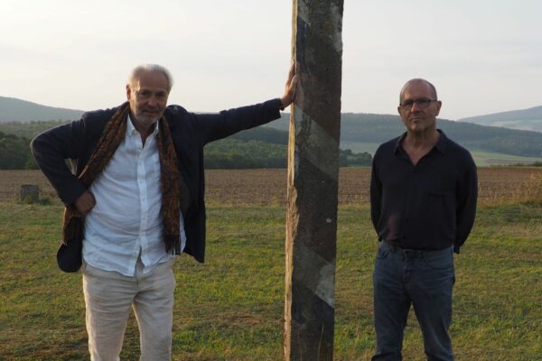 Stehen am 28. Oktober gemeinsam auf der Bühne im Haus auf der Grenze: der Liedermacher Stephan Krawczyk und der Buch-Herausgeber Prof. Jürgen Haase.