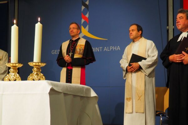 Den Ökumenischen Festgottesdienst am „Tag der Deutschen Einheit“ zelebrierten in der Gedenkstätte Point Alpha gemeinsam (von links)  Dechant Markus Blümel (Dekanat Hünfeld-Geisa), der Fuldaer Bischof Dr. Michael Gerber, Pfarrer Henning Voigt (Evangelisches Pfarramt Sünna) und Pfarrer Harald Krüger (Evangelisches Pfarramt Vorderrhön Hohenroda).