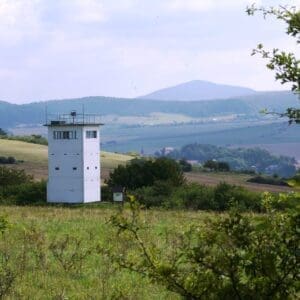 Der Wiesenfelder Turm bot Platz für jeweils eine sechsköpfige Besatzung, die bis zum Jahr 1990 von hier aus einen 15-Kilometer-Streifen der DDR-Grenze zu Westdeutschland kontrollierte.