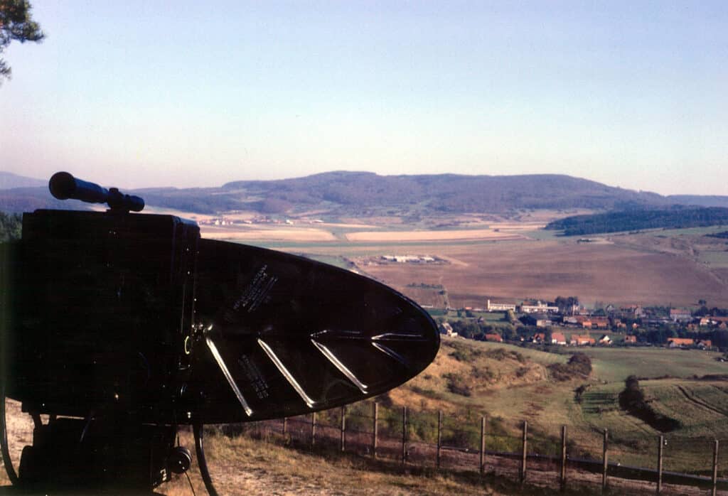Radaranlage auf dem Beobachtungsturm (Archiv Point Alpha)