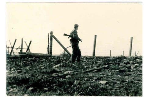 Grenzsoldat im Grenzstreifen (Dok 3300)