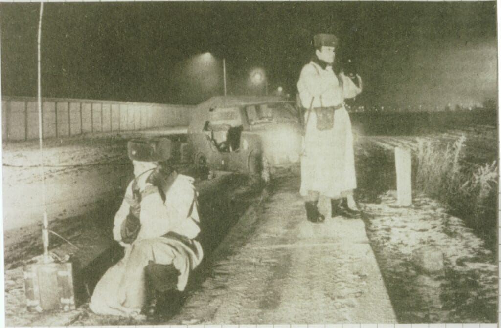 Grenzsoldaten auf dem Kolonnenweg Die Grenztruppen der DDR