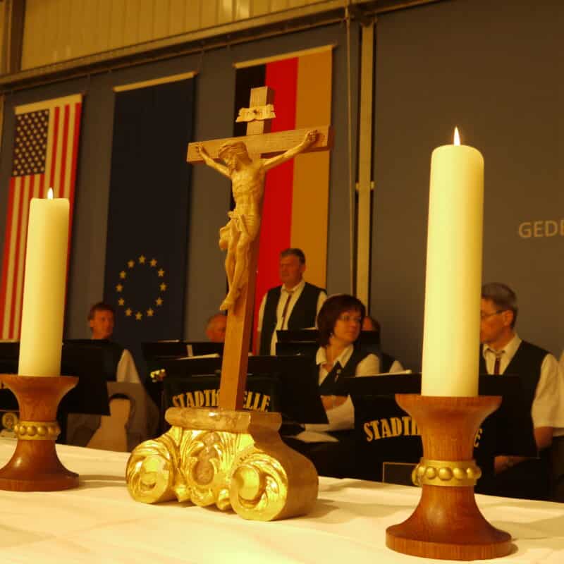 Mit einem Ökumenischen Gottesdienst wird der "Tag der Deutschen Einheit" am 3. Oktober im US Camp feierlich eingeläutet.
