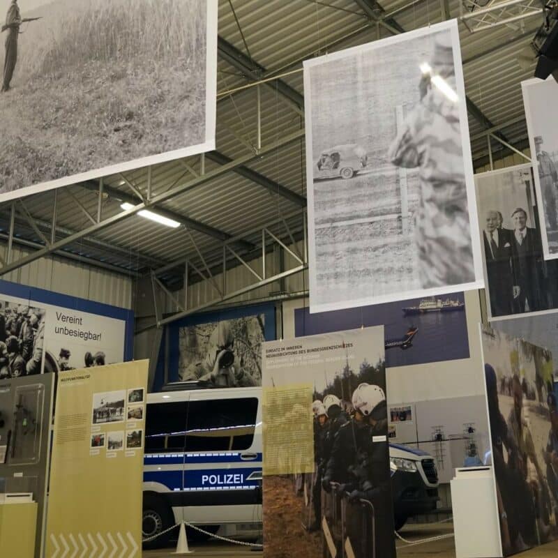 Vielschichte Aufgaben- und Einsatzgebiete: Die Bundespolizei ist an vielen Stellen gefordert, was in der Ausstellung im US Camp der Gedenkstätte Point Alpha anschaulich dokumentiert wird.