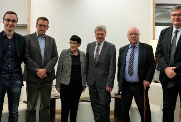 Gastgeber und Ehrengäste des 11. Geisaer Schlossgespräches (von links) Philipp Metzler (Studienleiter Point Alpha Stiftung), Franz-Josef Schlichting (Leiter Landeszentrale für politische Bildung Thüringen), Prof. Dr. Rita Süssmuth (Bundestagspräsidentin a.D.), Claus Peter Müller von der Grün (Moderator und Journalist), Prof. Dr. Richard Schröder (ehem. Vorsitzender Deutsche Nationalstiftung) und Dr. Alexander Jehn (Direktor Hessische Landeszentrale für politische Bildung).