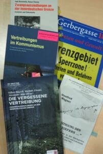 Präsentiert wurde den Besuchern auch eine Auswahl entsprechender Fachliteratur, darunter auch das Buch „Die Vergessene Vertreibung“ von Volker Bausch, Mathias Friedel und Alexander Jehn.