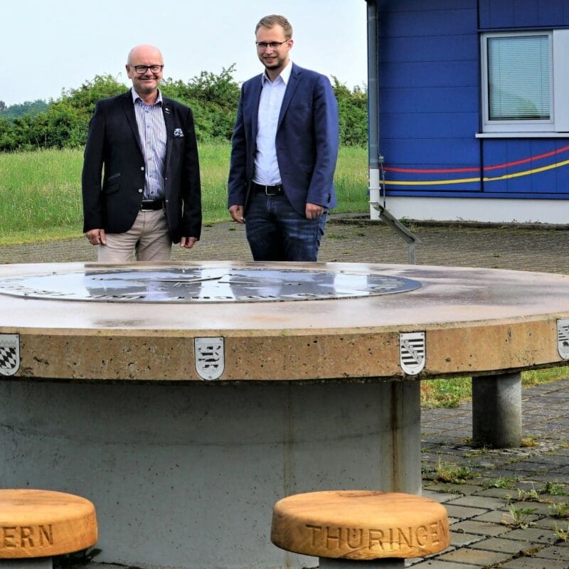 Benedikt Stock bedankte sich bei Dieter Hahn von der Firma Wiegand für die Unterstützung.