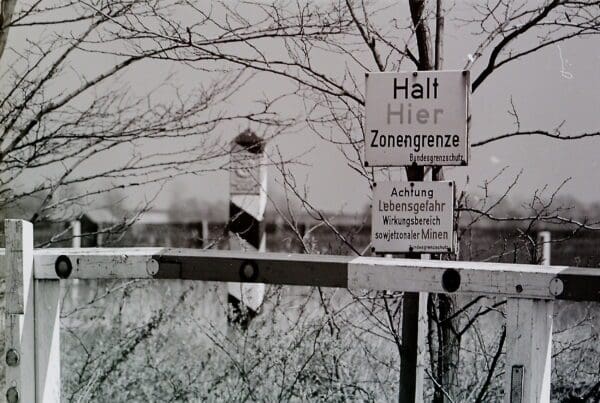 Die Veranstaltungsreihe „Der Schnitt“ blickt bis zum 10. November auf die Grenzabriegelung der DDR im Jahr 1952. Foto/Quelle: Werner Silla/Grenzmuseum Schifflersgrund