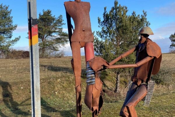 Rund 1400 Kilometer lang ist das Grüne Band, 1400 Meter davon nimmt der der Weg der Hoffnung auf Point Alpha mit den 14 Skulpturen des Künstlers Dr. Ulrich Barnickel ein.