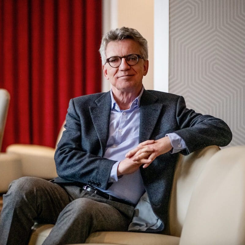 Gastredner beim Festakt zum „Tag der Deutschen Einheit“ am 2. Oktober im US Camp ist der ehemalige Bundesinnen- und Verteidigungsminister Dr. Thomas de Maizière.