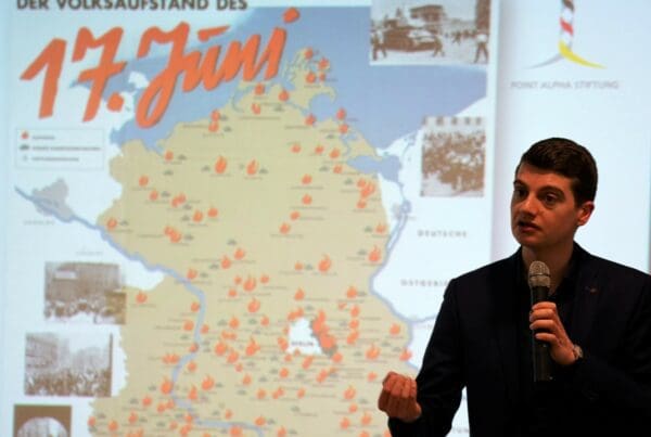 Anschaulich dokumentierte Tim Keller, das aus einem Generalstreik in Berlin ein Flächenbrand wurde, der die ganze DDR erfasste.