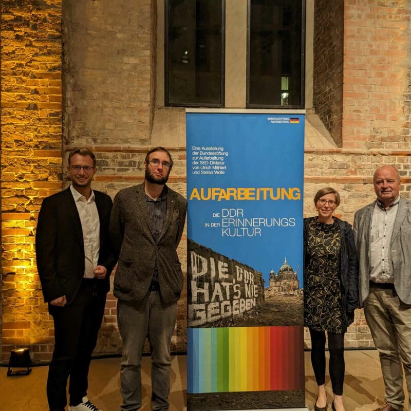 25 Jahre Bundesstiftung zur Aufarbeitung der SED-Diktatur: Zur Festveranstaltung waren (von links) Benedikt Stock, Dr. Felix Ludwig, Mira Keune und Horst Dornieden gereist.