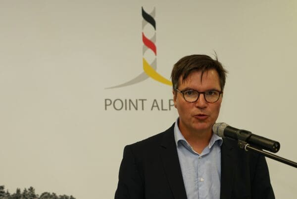 Dr. Jan Schönfelder bei Lesung im Haus auf der Grenze