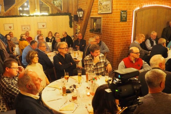 Bis auf den letzten Platz besetzt war die „Tenne“ im Restaurant „Zum goldenen Adler“.