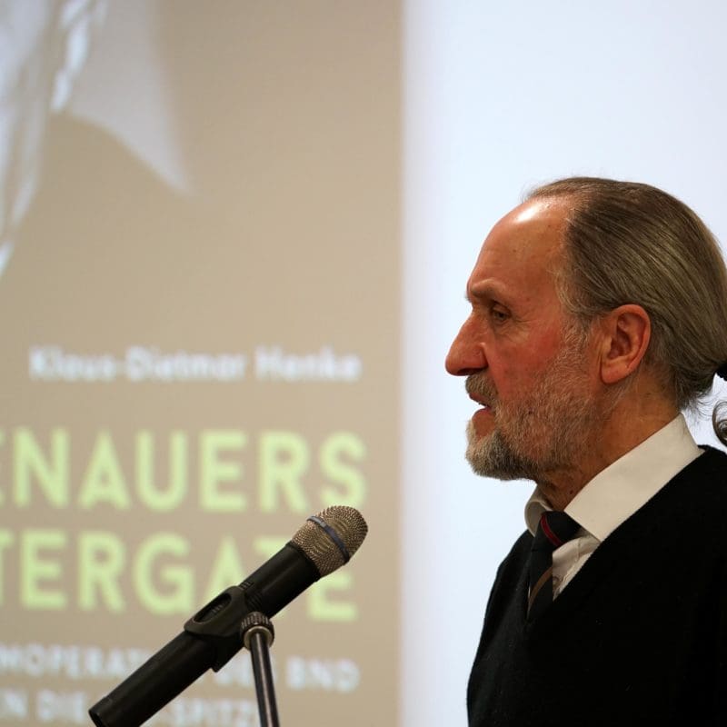 Auf der Grundlage erstmals ausgewerteter Unterlagen des BND sowie Hunderter Geheimberichte in den Archiven der CDU ist Prof. Klaus-Dietmar Henke „Adenauer Watergate“ auf die Spur gekommen. Fotos: Johannes Schneider