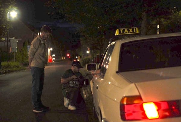 Nachgestellt wurde das Verbrechen auch in Hünfeld und Umgebung, dafür hatte die Produktionsfirma sogar ein historisches, fahrtüchtiges BMW-Taxi organisiert.