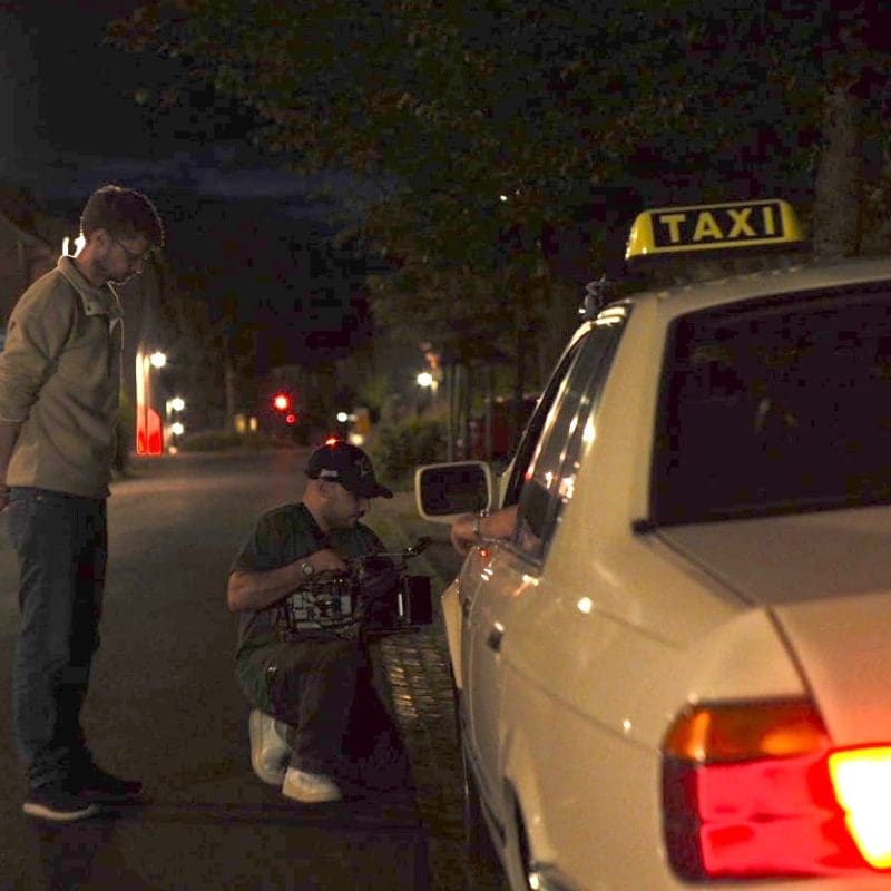 Nachgestellt wurde das Verbrechen auch in Hünfeld und Umgebung, dafür hatte die Produktionsfirma sogar ein historisches, fahrtüchtiges BMW-Taxi organisiert.