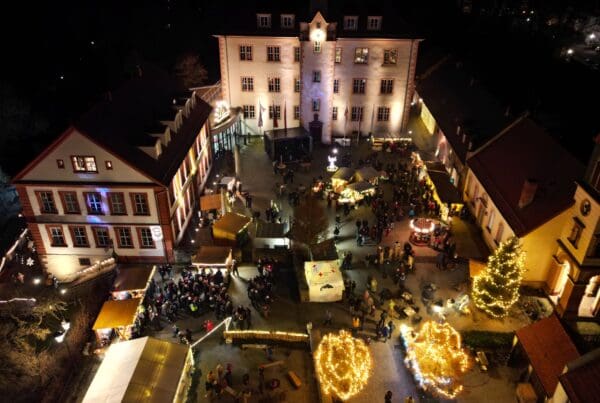 Zauberhafte Advents-Atmosphäre auf dem Geisaer Schlossplatz. Foto: Tim Keller