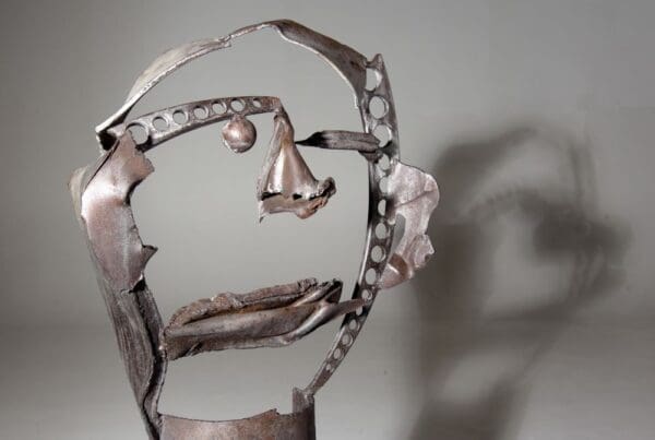 Die Skulptur „Durch Blick“ gibt der Ausstellung ihren Titel.