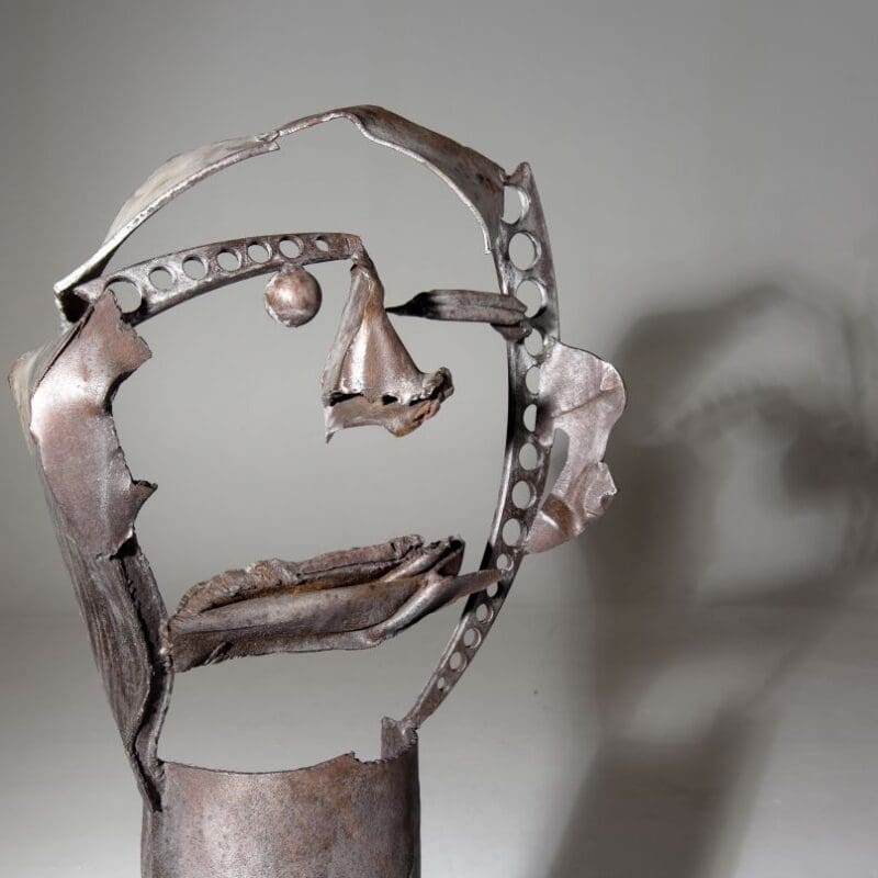 Die Skulptur „Durch Blick“ gibt der Ausstellung ihren Titel.