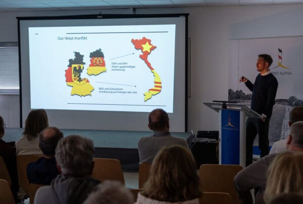 Beide deutsche Staaten unterstützten den jeweils anderen Teil Vietnams während des Kalten Krieges auf ganz unterschiedliche Weise. In Vietnam genießt Deutschland deshalb heute ein hohes Ansehen.