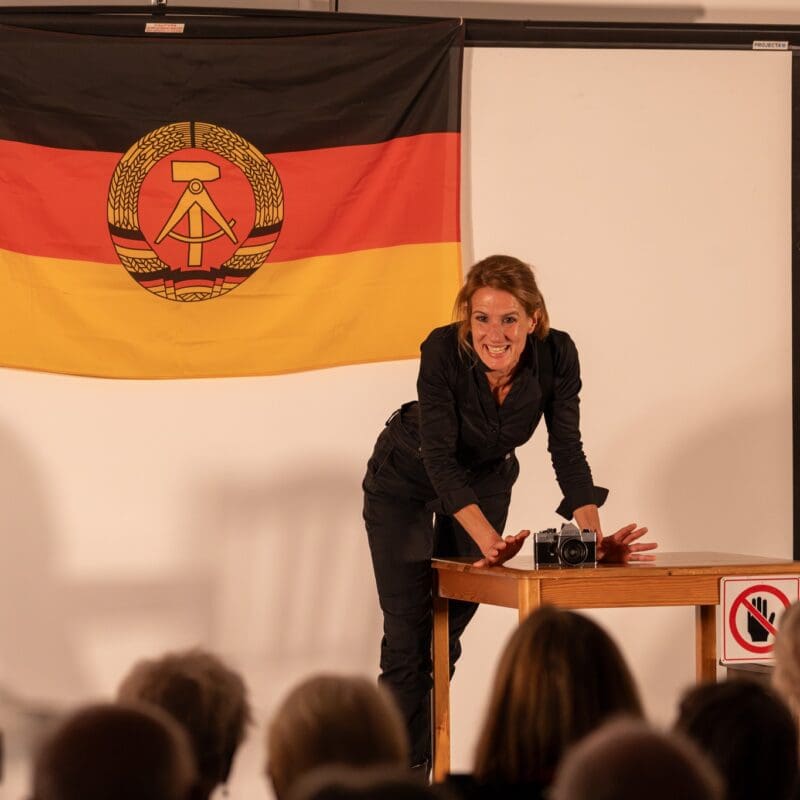 Mit großem Verve verkörperte Anja Kimmelmann die Stasi-Agentin Monika Haeger.