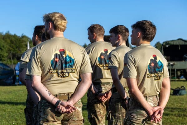 Ganz neu dabei und in moderner Point-Alpha-Marsch-Monitur die britischen Soldaten.