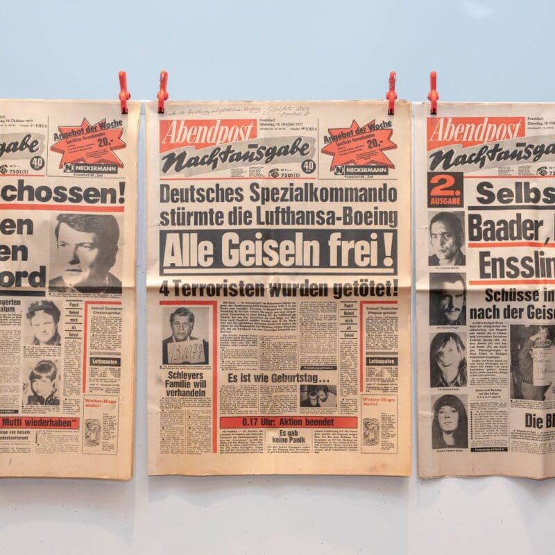 Ein Seminarteilnehmer hatte zur Illustration drei Ausgaben der Abendpost vom 18. Oktober 1977 mitgebracht - der Tag nach der Beendigung der Geiselnahme in Mogadischu.