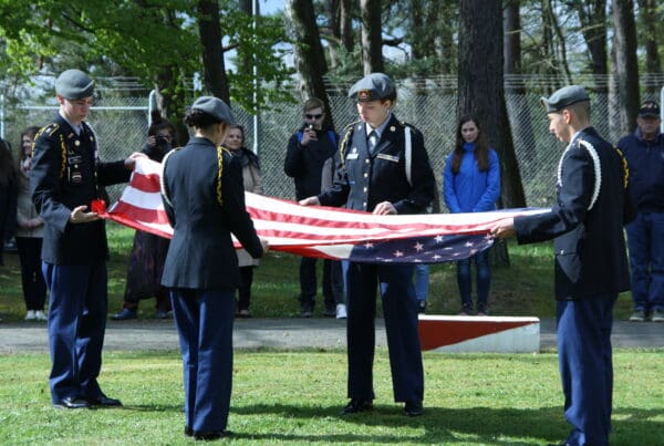 Am 8. Mai wird im US Camp von Point Alpha traditionell das Sternenbanner eingeholt und an die Point Alpha Stiftung übergeben.