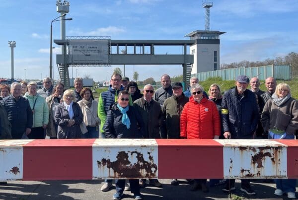 Der Förderverein bei seinem Rundgang über das Gelände der Grenzübergangsstelle Marienborn.