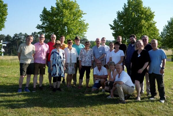 Willkommen in der Point-Alpha-Familie: Das Stiftungs-Team gratuliert den 16 neuen Gästeführern zur bestandenen Prüfung.
