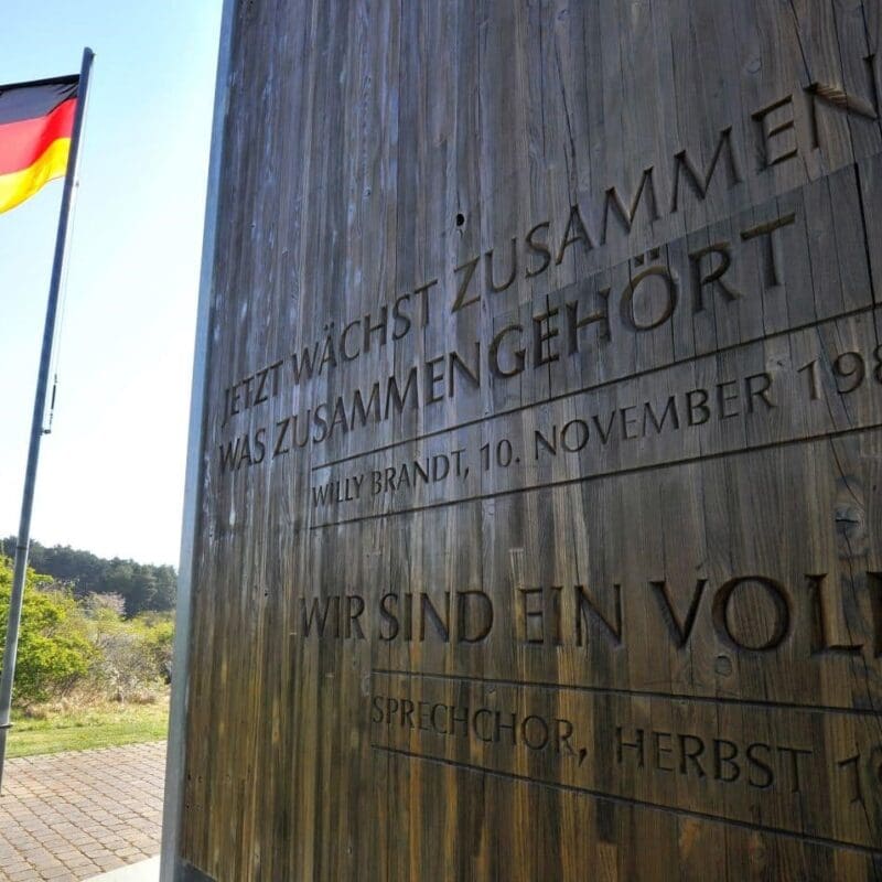 Prägendes Symbol für die Wiedervereinigung und die damit überwundene Teilung ist die Gedenkstätte Point Alpha zwischen Rasdorf und Geisa. Mit starken Partnern an der Seite feiert Point Alpha am 2. und 3. Oktober den 36. Tag der Deutschen Einheit.
