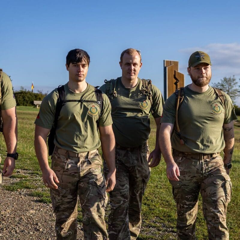 Die britische Marschgruppe macht sich auf den Weg.