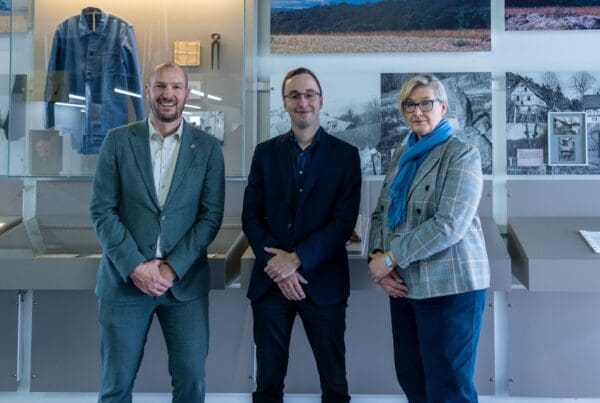 Die Thüringer Staatssekretäre Karin Arndt und David Möller (links) im Austausch mit Philipp Metzler.
